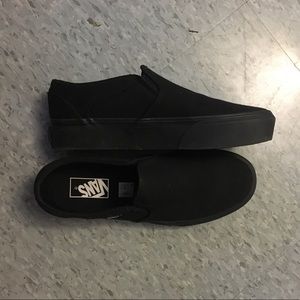 VANS black slip-on platform sneaker